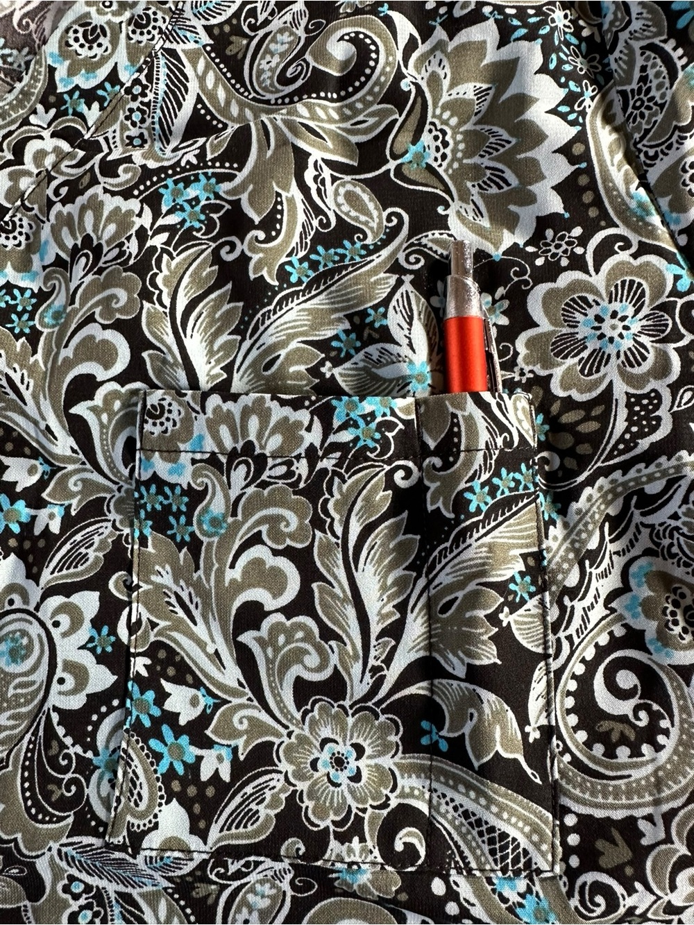 Butter-Soft Black Green Paisley Short Sleeve V-Neck Scrub Top XL - Picture 4 of 10